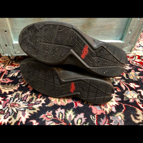 Nice Adidas sneakers size 11. - Picture 4 of 4